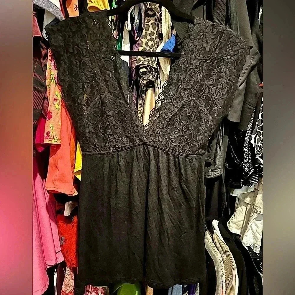 🤑 XXI Forever 21 Black Lace and Jersey Cute Top